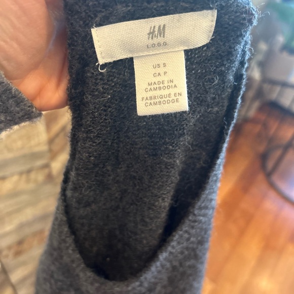 H&M grey fine knit sweater small - Picture 5 of 7
